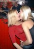 aut_girls_kissing_004.jpg